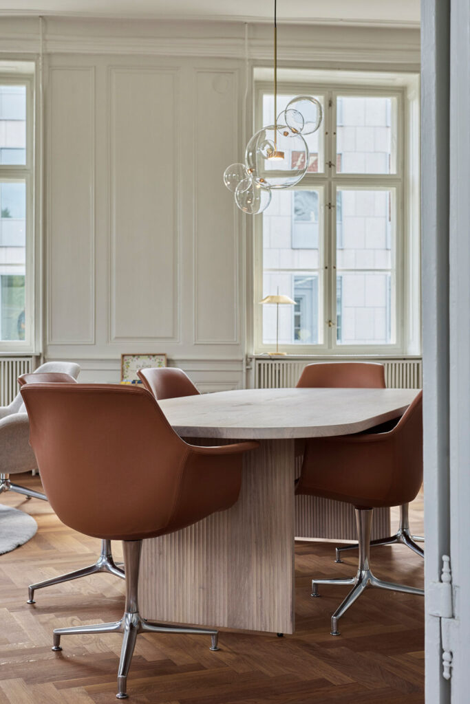 Vi har skabt specialinventar i fredede bygninger, hvor funktion, materialer og historie smelter sammen i tidløst håndværk.