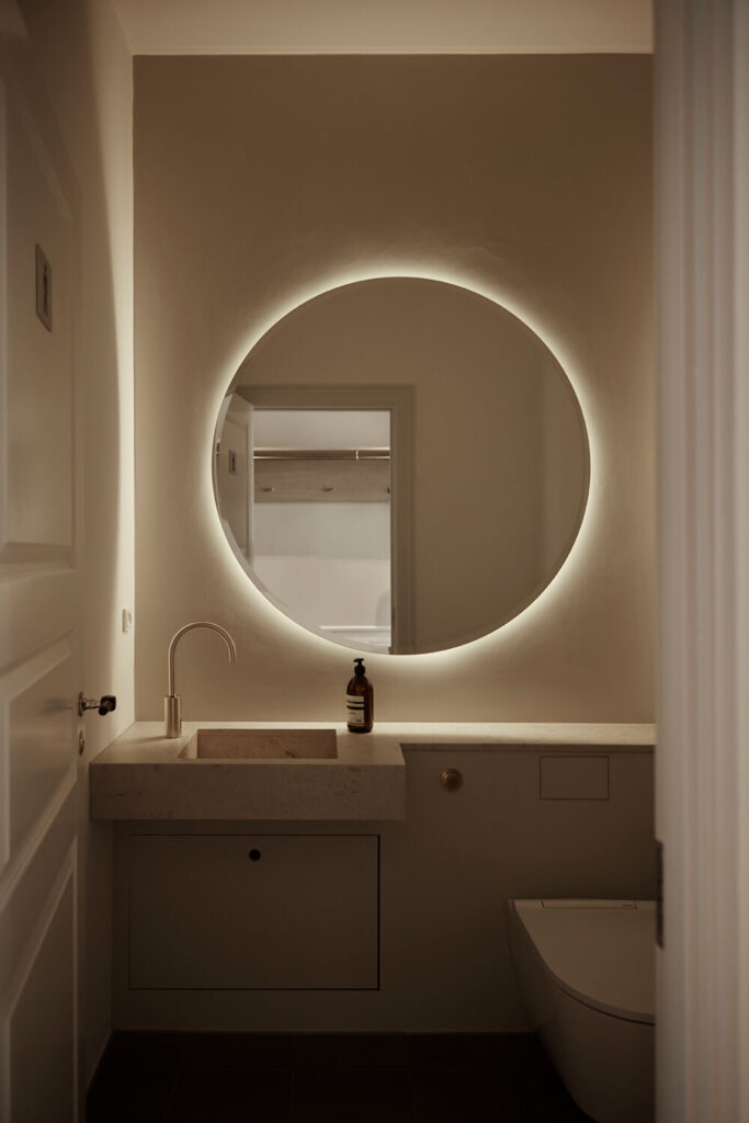 Vi har skabt specialinventar i fredede bygninger, hvor funktion, materialer og historie smelter sammen i tidløst håndværk.