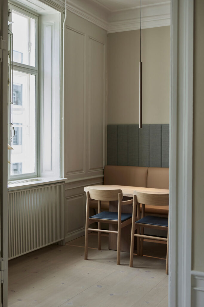 Vi har skabt specialinventar i fredede bygninger, hvor funktion, materialer og historie smelter sammen i tidløst håndværk.