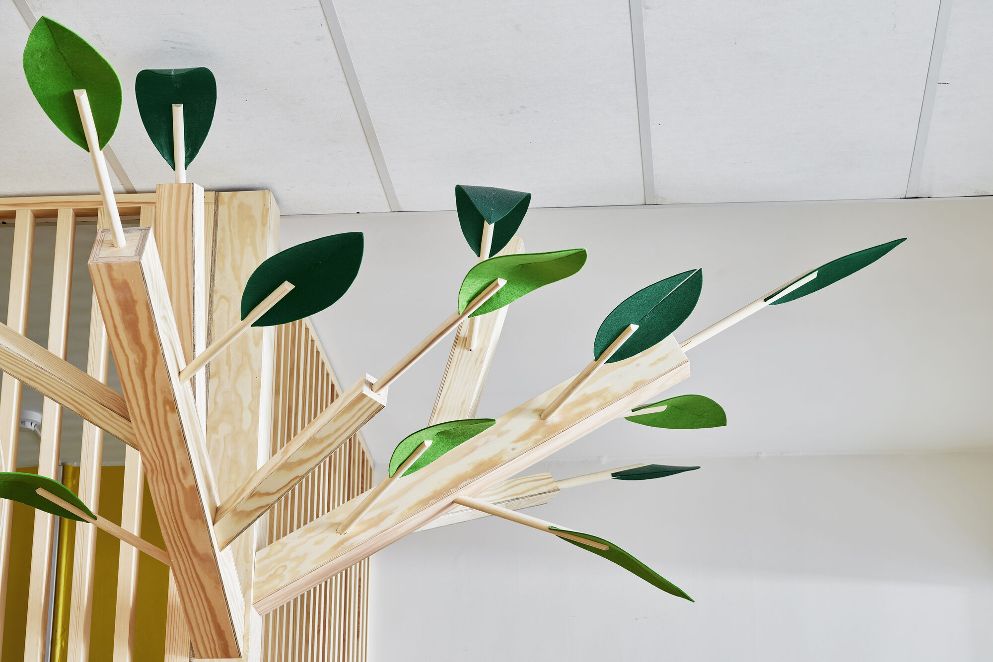 Skolemøbler og fleksibel skoleindretning til Kvikmarkens privatskole, med fokus på kreativ leg, gruppearbejde og fordybelse.