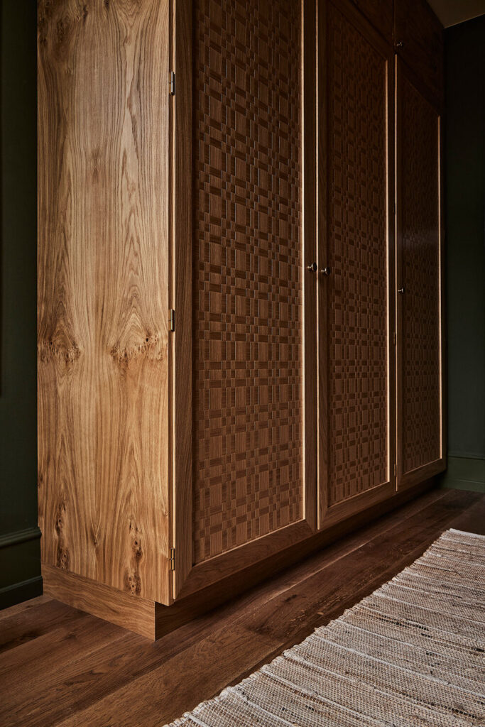 Inventar og møbler til villa i Hellerup, skabt i samarbejde med Pernille Lind Studio, med respekt for husets historie og originale detaljer.