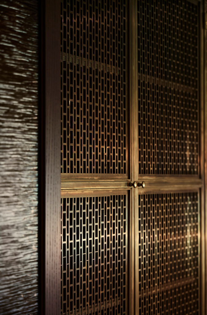 Inventar og møbler til villa i Hellerup, skabt i samarbejde med Pernille Lind Studio, med respekt for husets historie og originale detaljer.